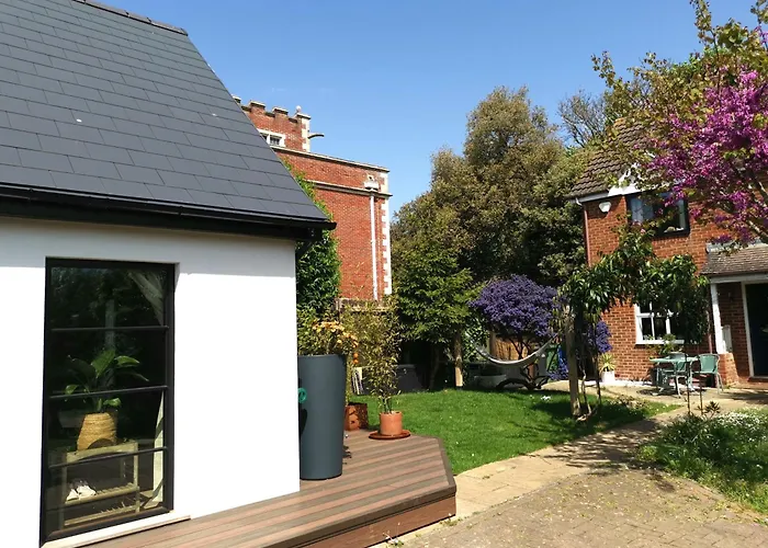 Hastings Casita, \'Little House\' Self Contained Garden Lodge, Close To Town And Seafront